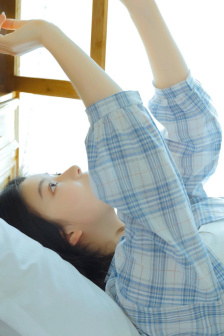 厨房里光屁股的岳